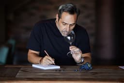 Yiannis Karakasis MW